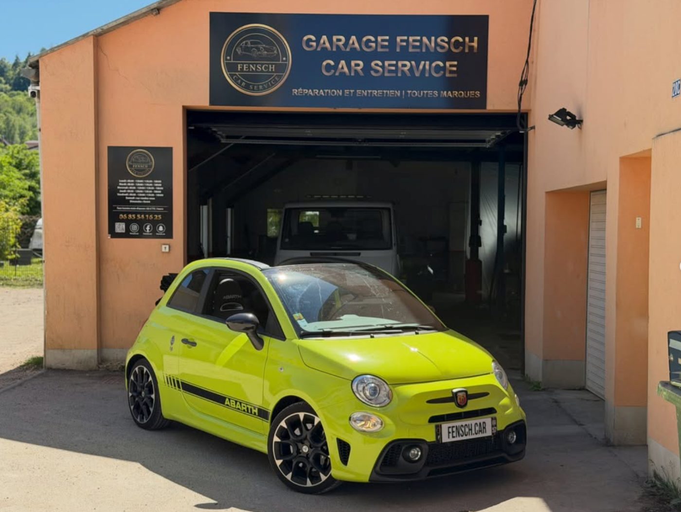 Abarth 595C Competizione cabriolet vert d'occasion devant le garage Fensch Car Service à Nilvange